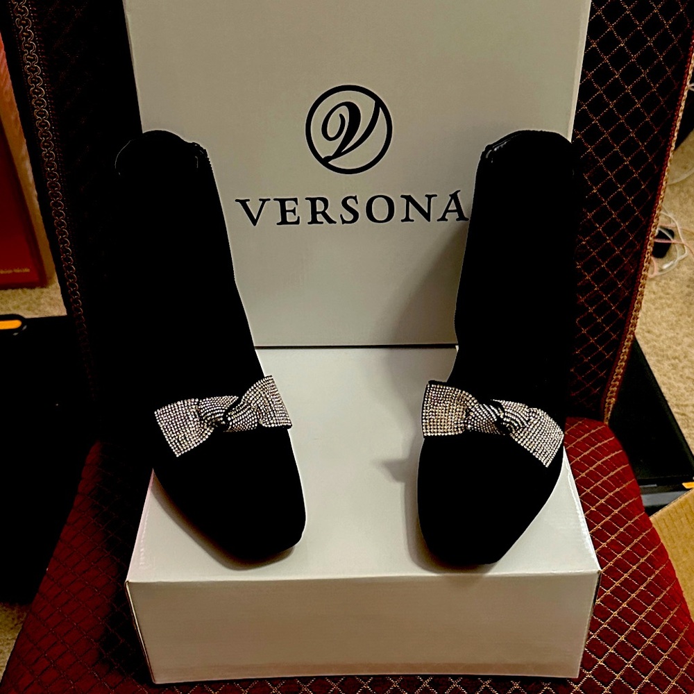 Versona Black Ankle Boots with Silver Accents